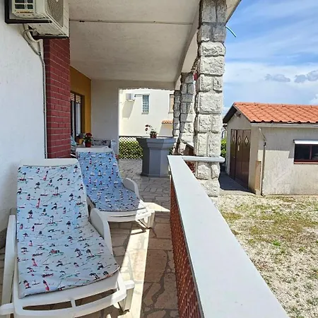 Rudolf Apartment *
